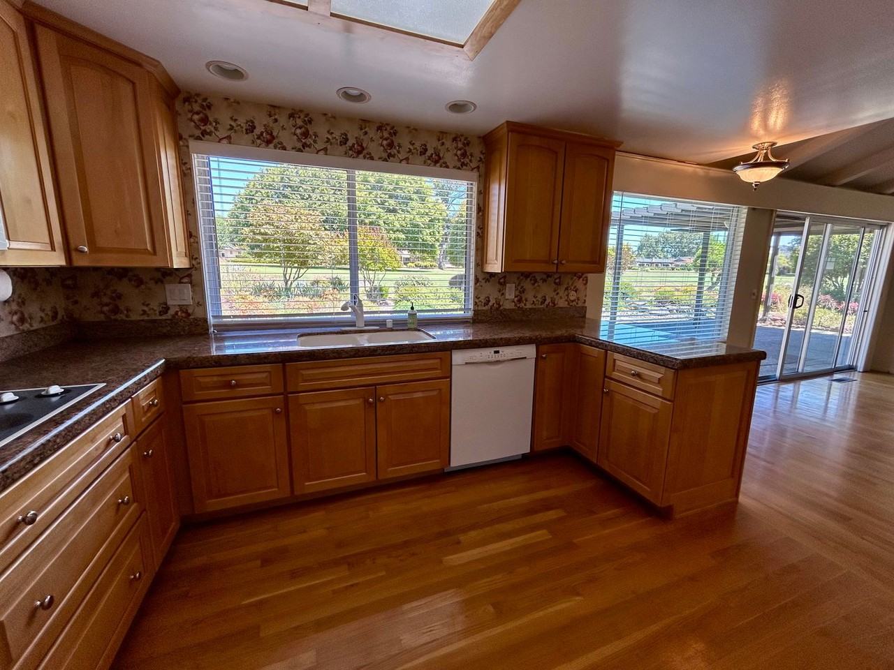 266 Valley Oaks Dr - Photo 6 of 22