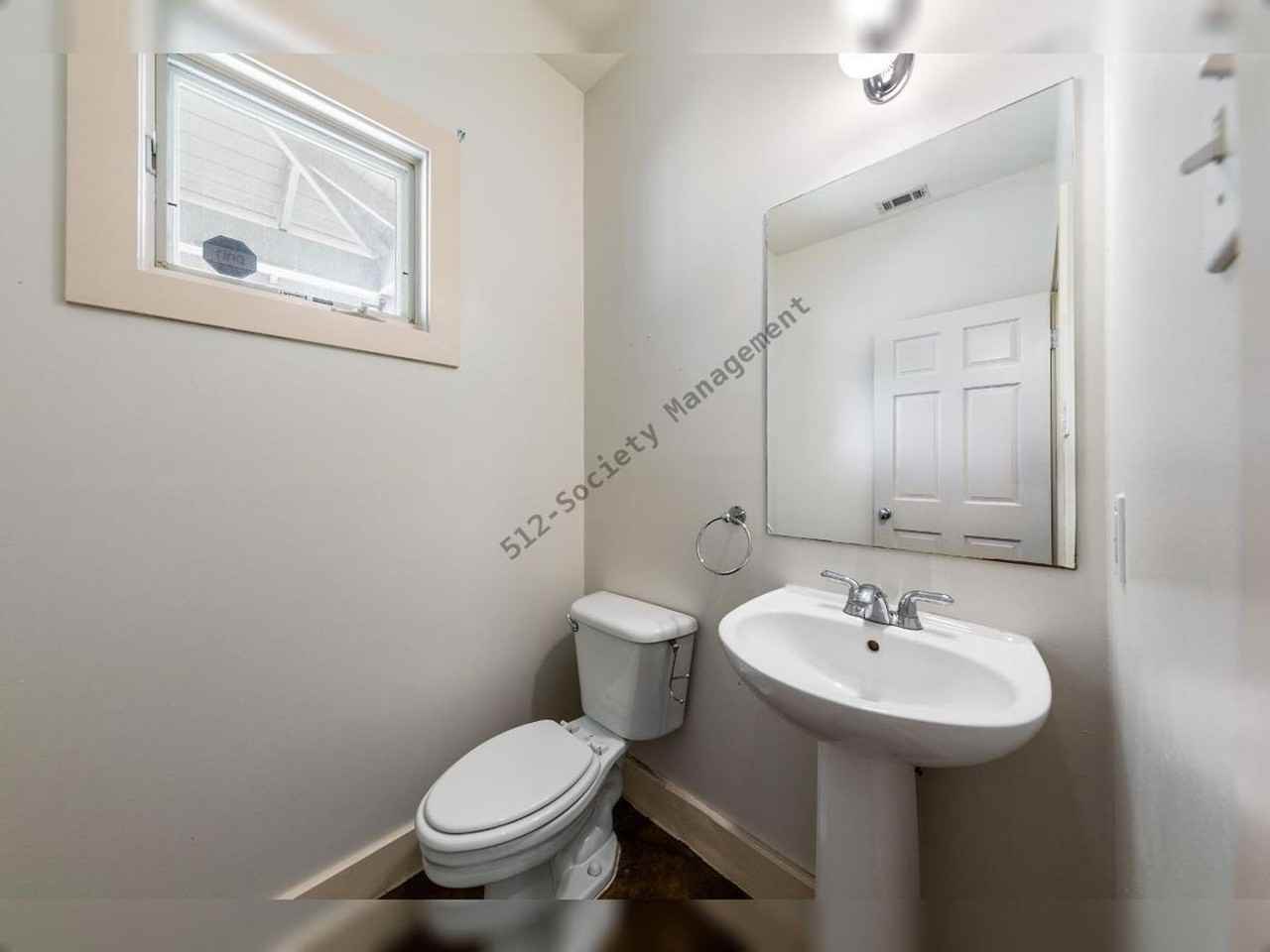 1608 E 19th St - Photo 6 of 36