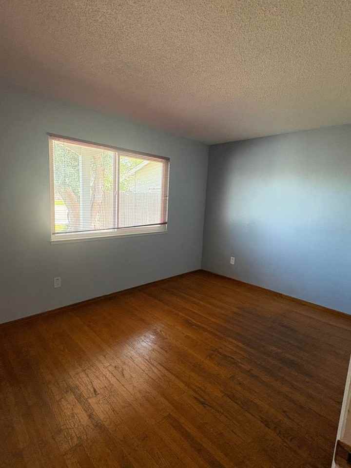 3046 Notre Dame Dr - Photo 6 of 13