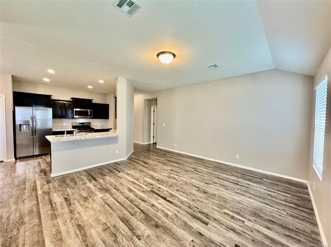 14315 N 73rd East Ave - Photo 3 of 34
