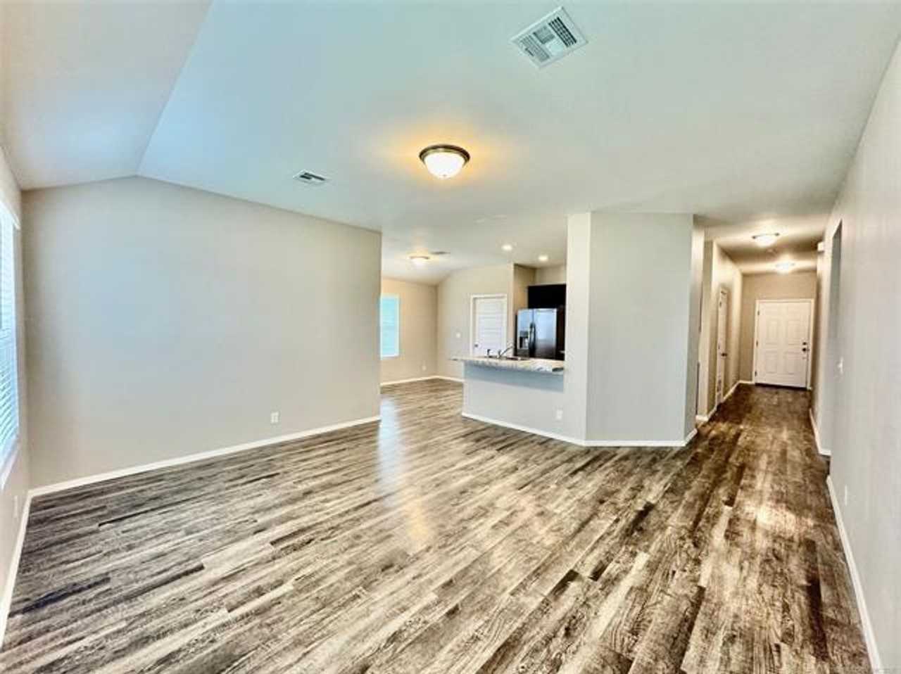 14315 N 73rd East Ave - Photo 4 of 34