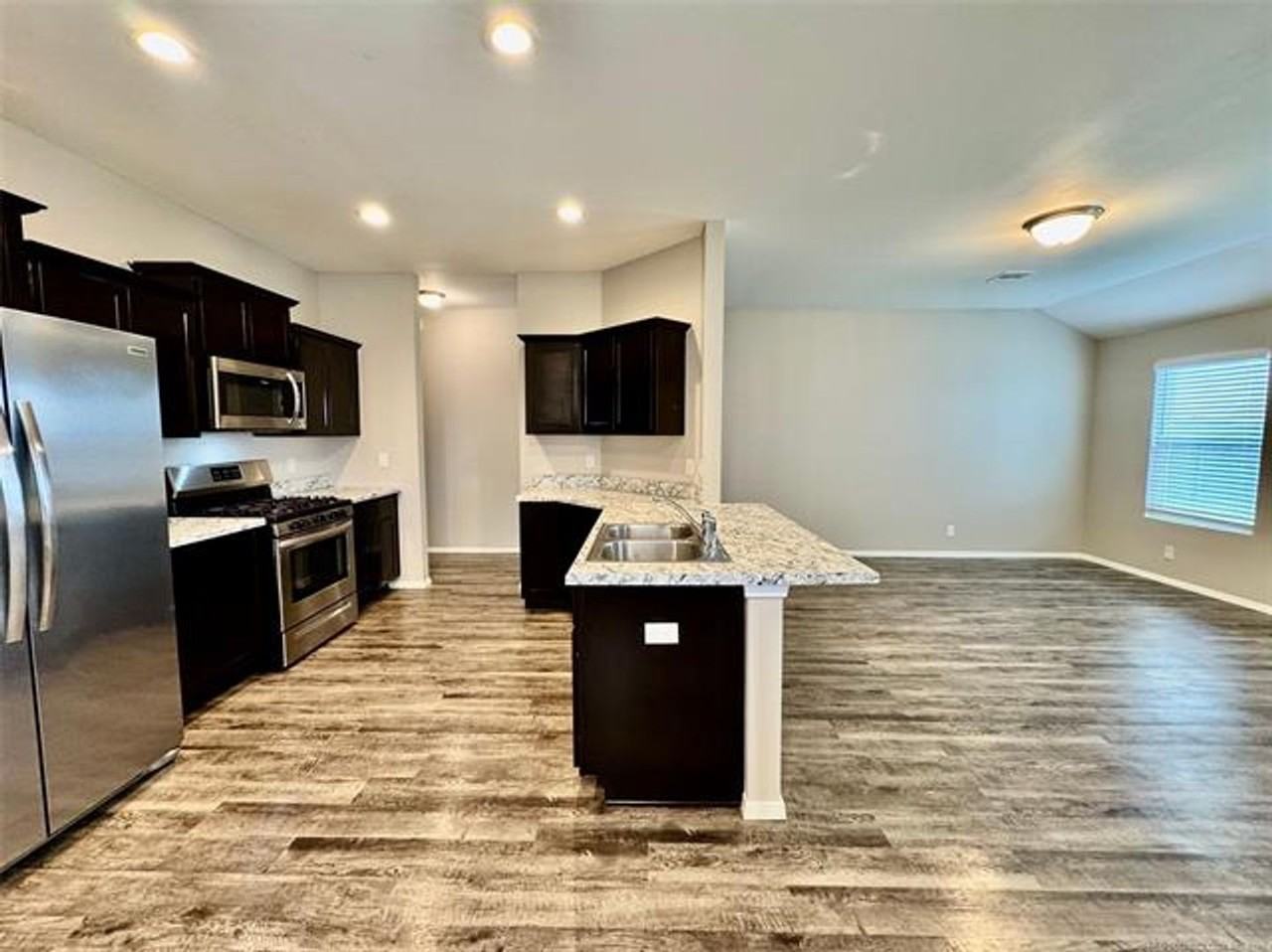14315 N 73rd East Ave - Photo 6 of 34