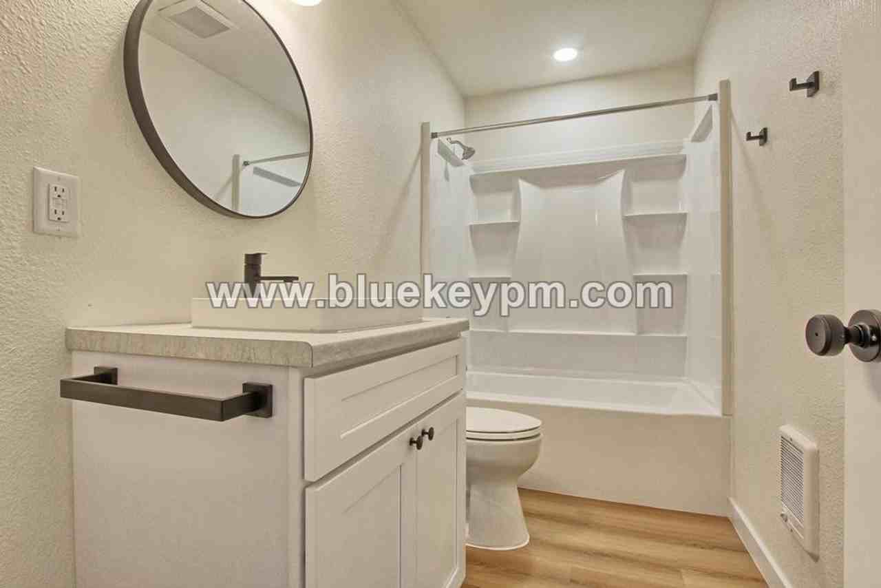 2905 Main St - Photo 6 of 9