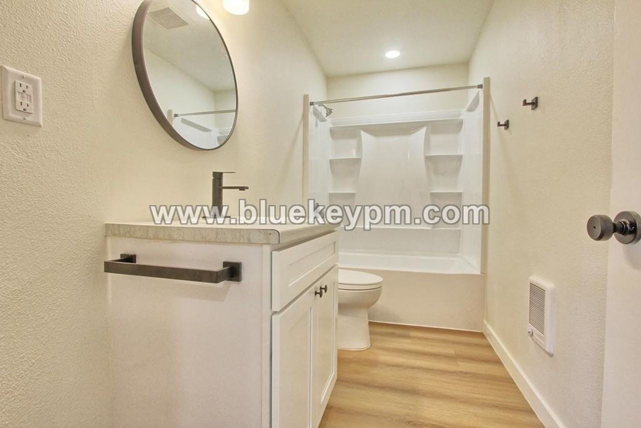 2907 Main St - Photo 5 of 7