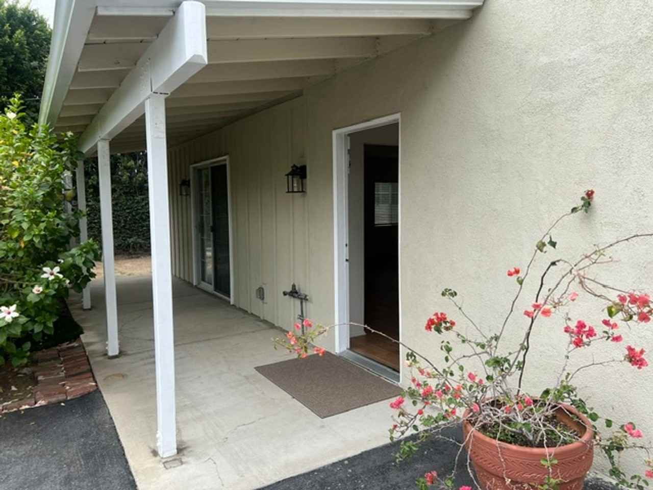 17430 Gledhill St - Photo 3 of 37