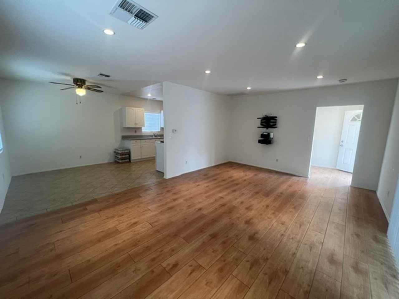17430 Gledhill St - Photo 5 of 37