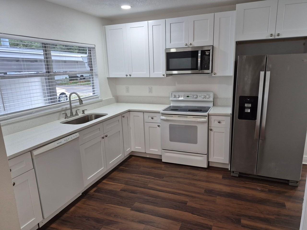 1402 E Bougainvillea Ave - Photo 3 of 25