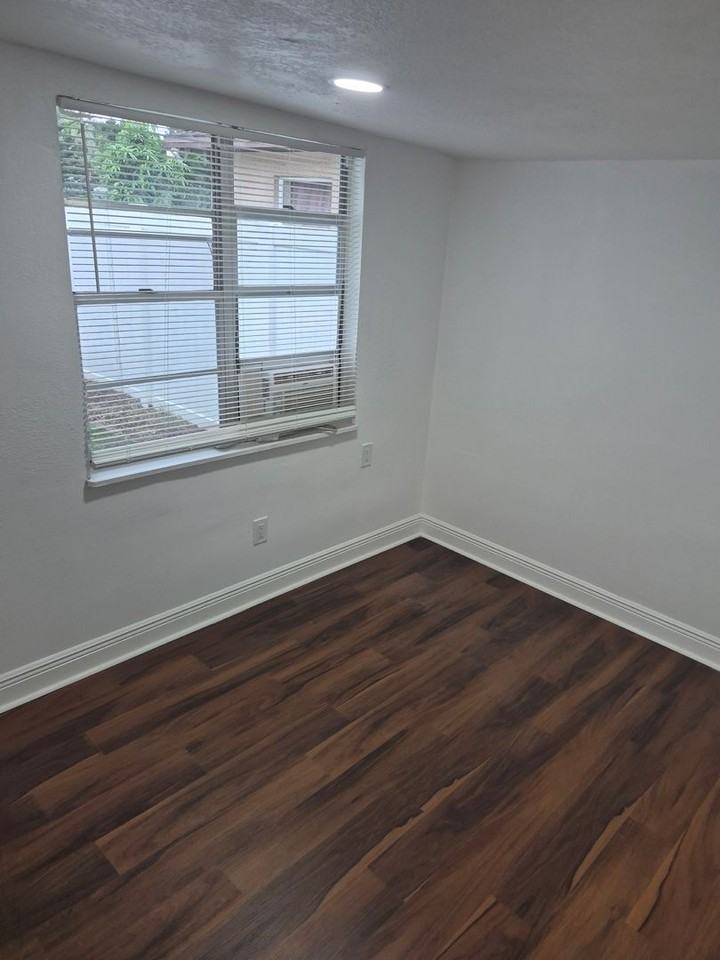 1402 E Bougainvillea Ave - Photo 7 of 25