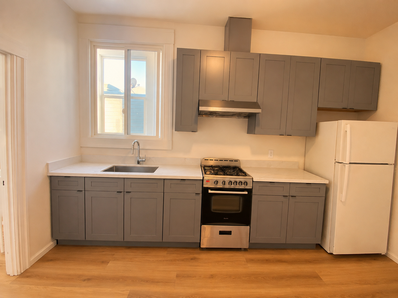 928 Geneva Ave - Photo 2 of 15