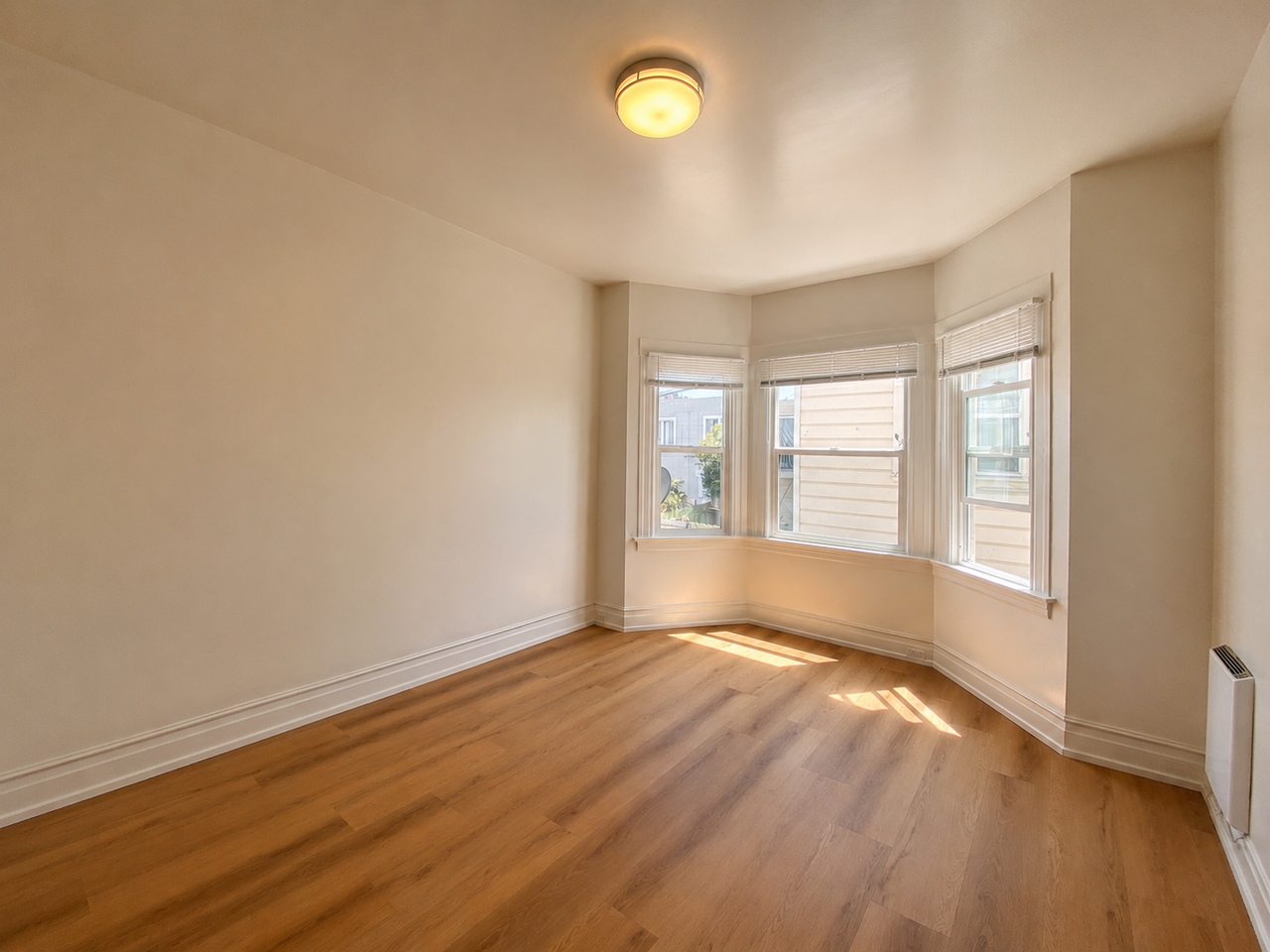 928 Geneva Ave - Photo 4 of 15