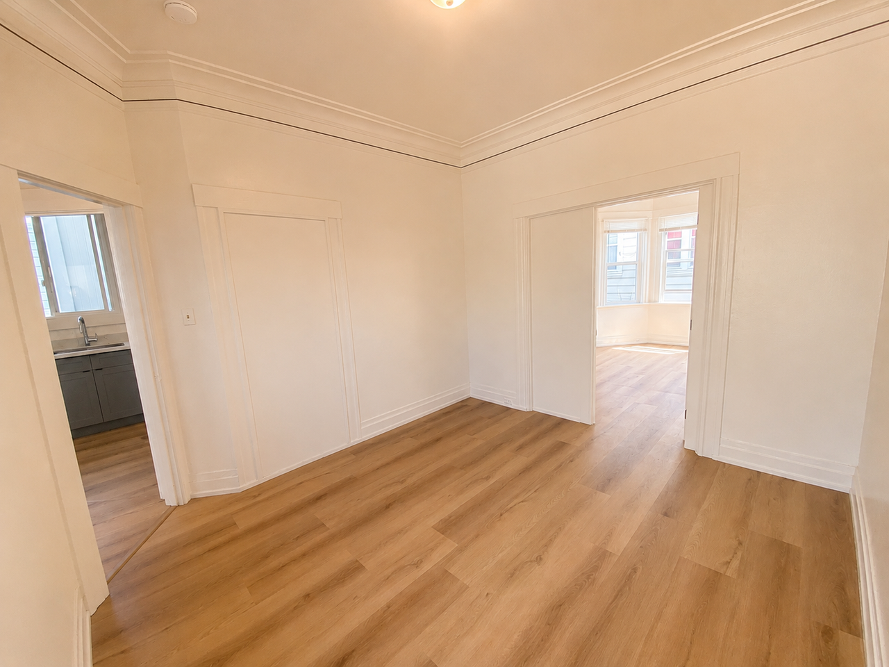928 Geneva Ave - Photo 5 of 15