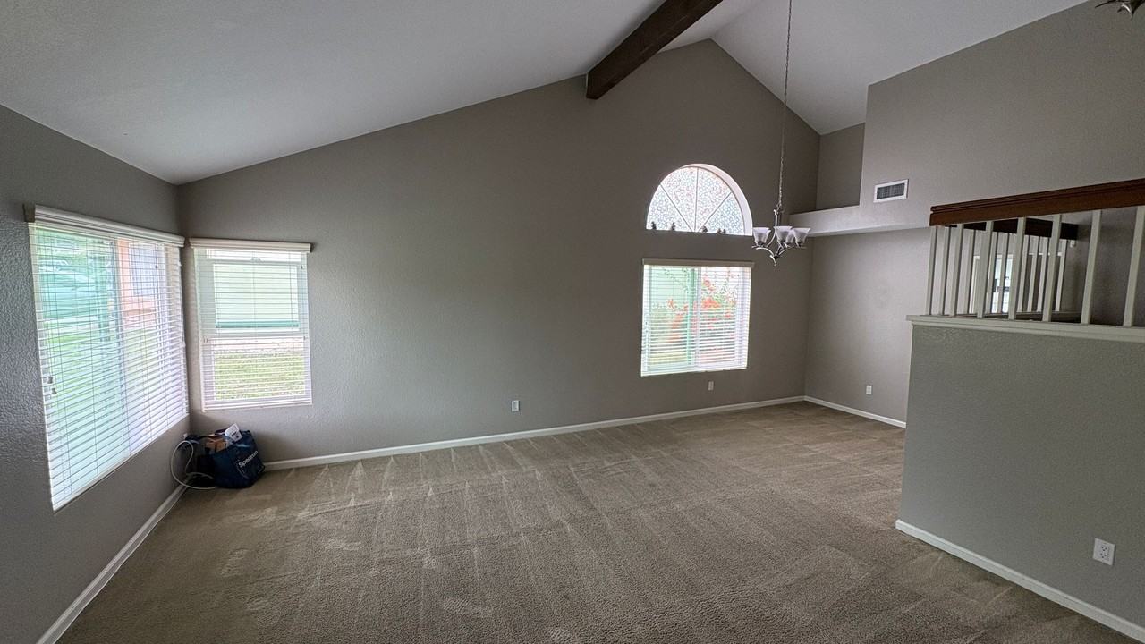 935 Ridgewood Dr - Photo 4 of 24