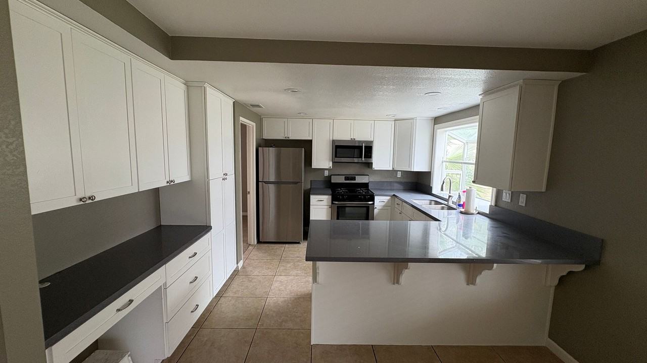 935 Ridgewood Dr - Photo 6 of 24