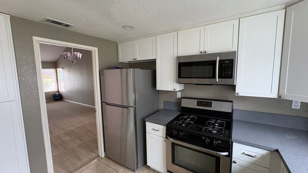 935 Ridgewood Dr - Photo 7 of 24
