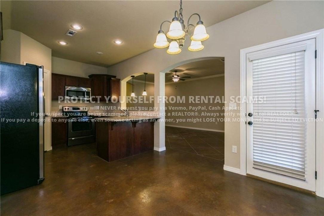 2852 W Millstone Dr - Photo 4 of 17