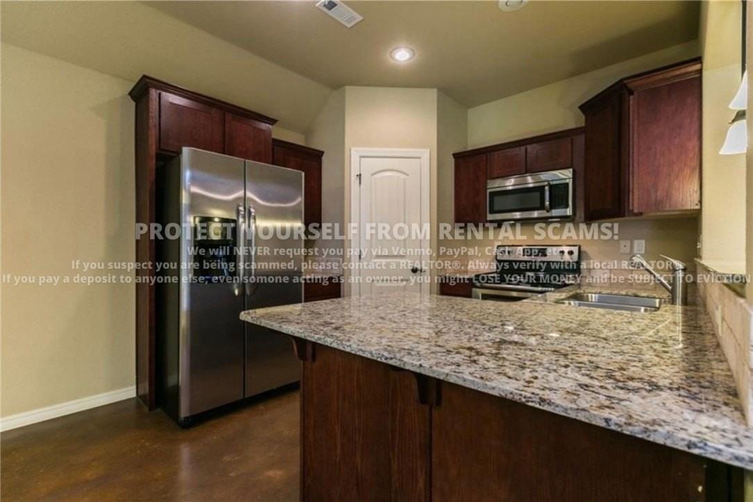 2852 W Millstone Dr - Photo 7 of 17