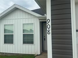 featured image of 908 S Crow St