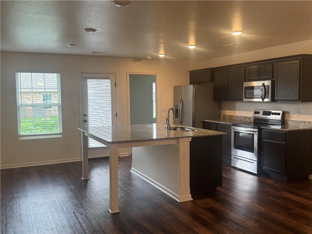 908 S Crow St - Photo 2 of 14