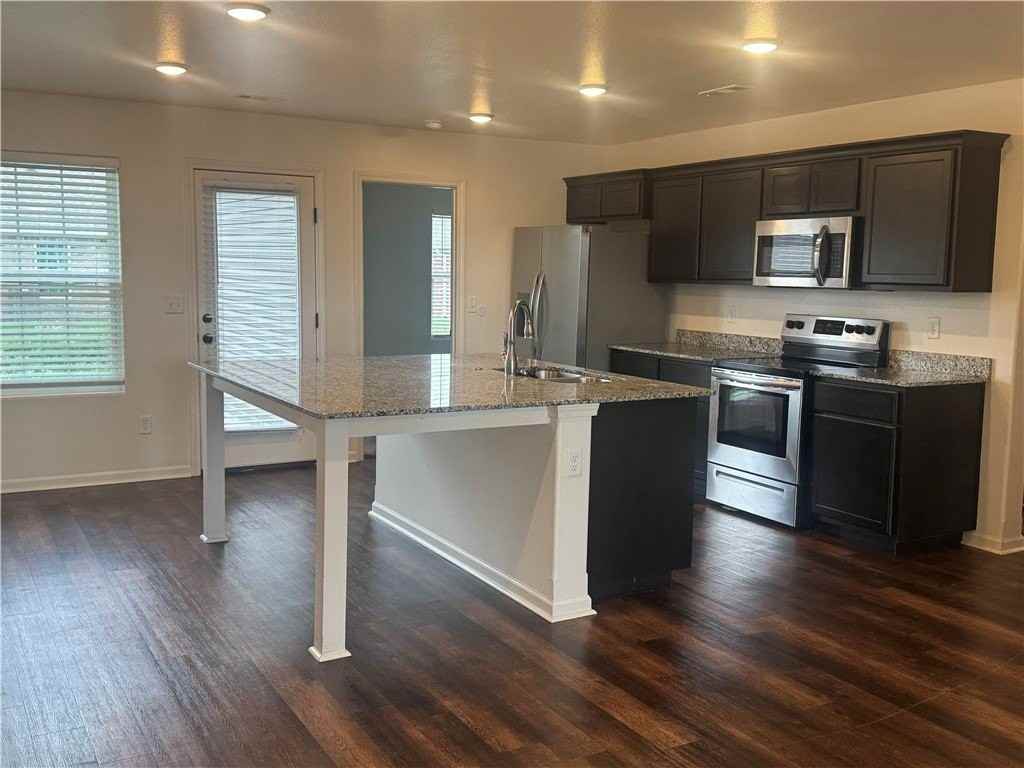 908 S Crow St - Photo 3 of 14