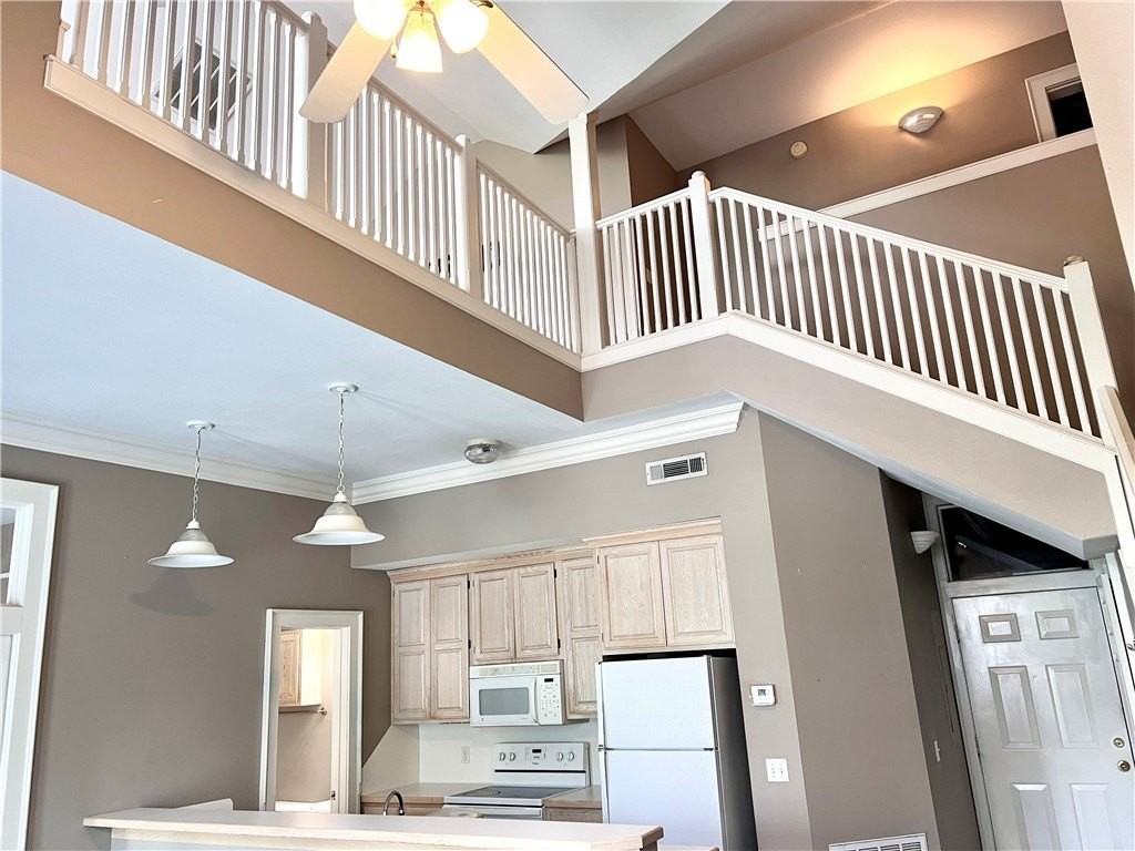 340 N Campbell Ave #10 - Photo 4 of 12