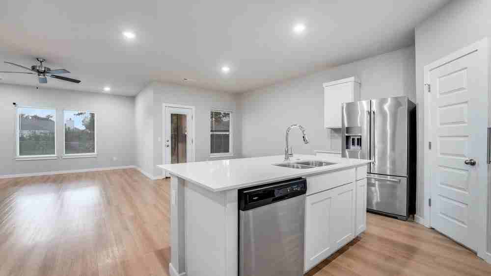 913 W Sonoma St - Photo 5 of 20