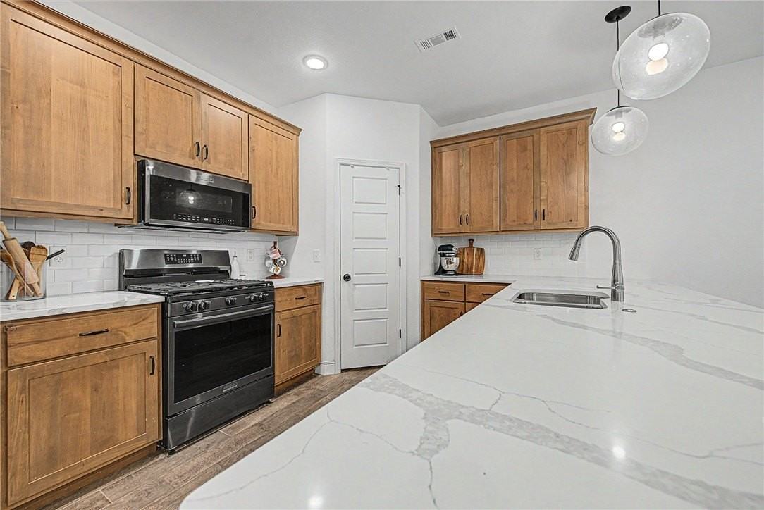 2070 Wildflower Dr - Photo 3 of 23