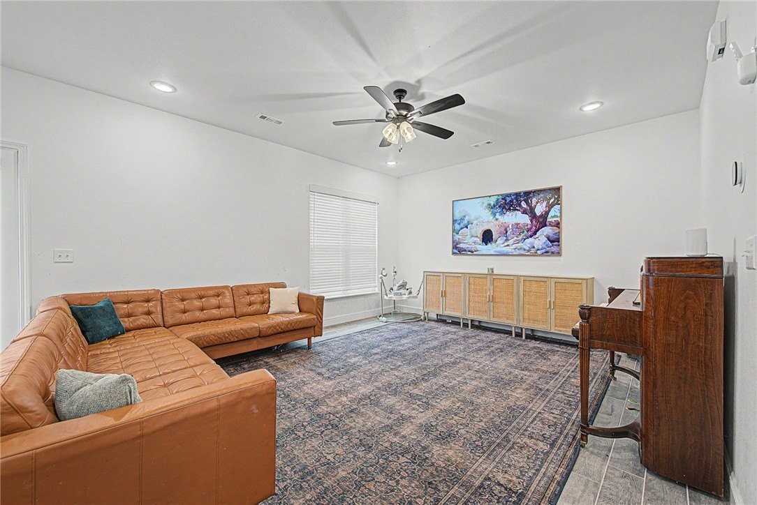 2070 Wildflower Dr - Photo 6 of 23