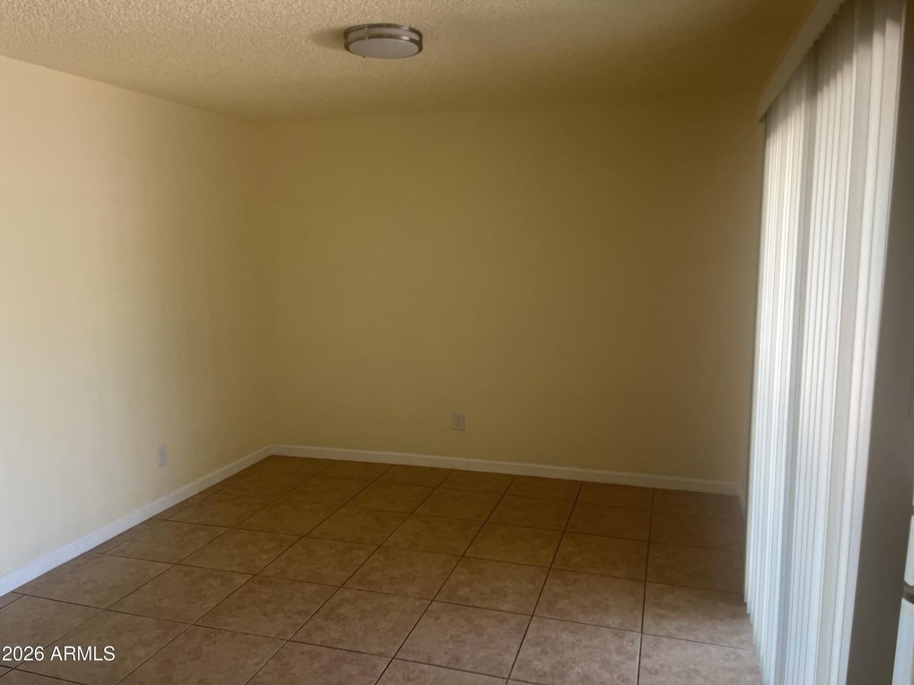 6502 W Mercer Ln - Photo 7 of 23