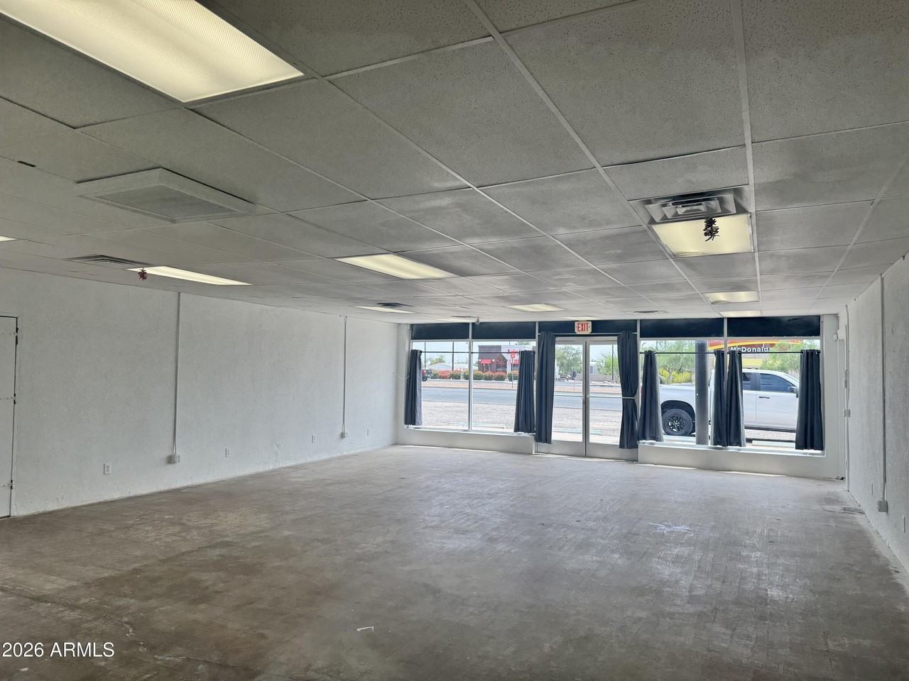 105 N Delaware Dr - Photo 3 of 17