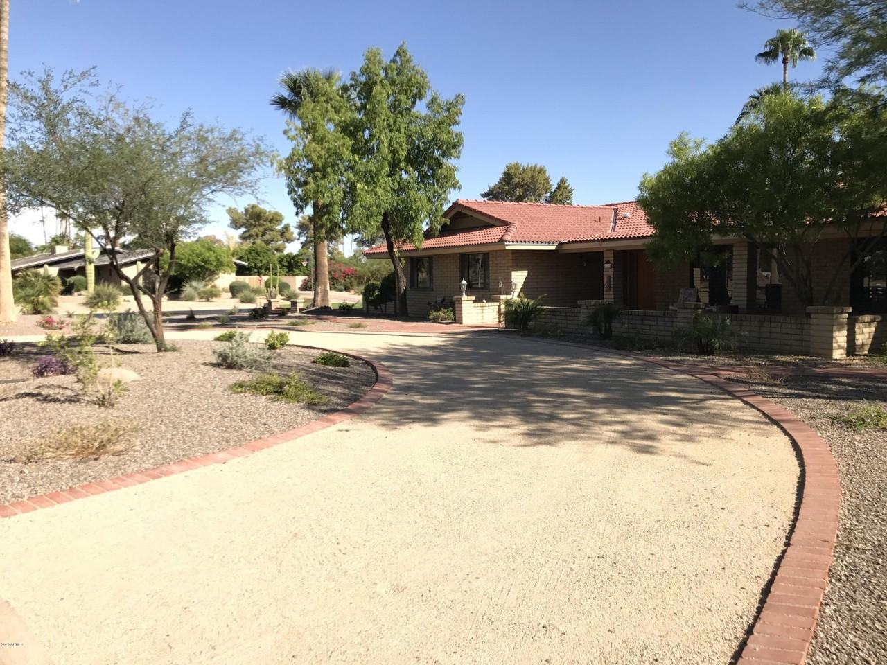185 E Cercado Ln - Photo 3 of 40