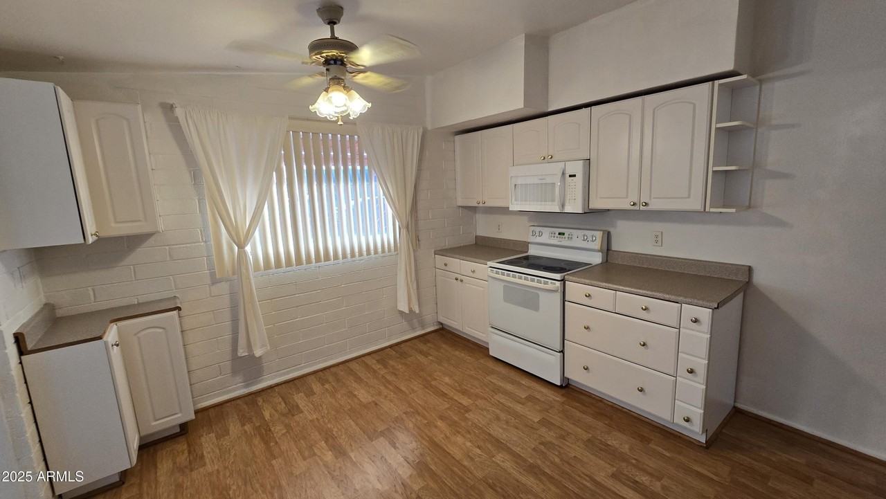 11375 N 112th Dr - Photo 5 of 16