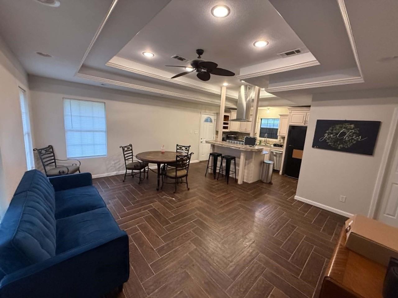 6124 Ray Ave - Photo 2 of 9