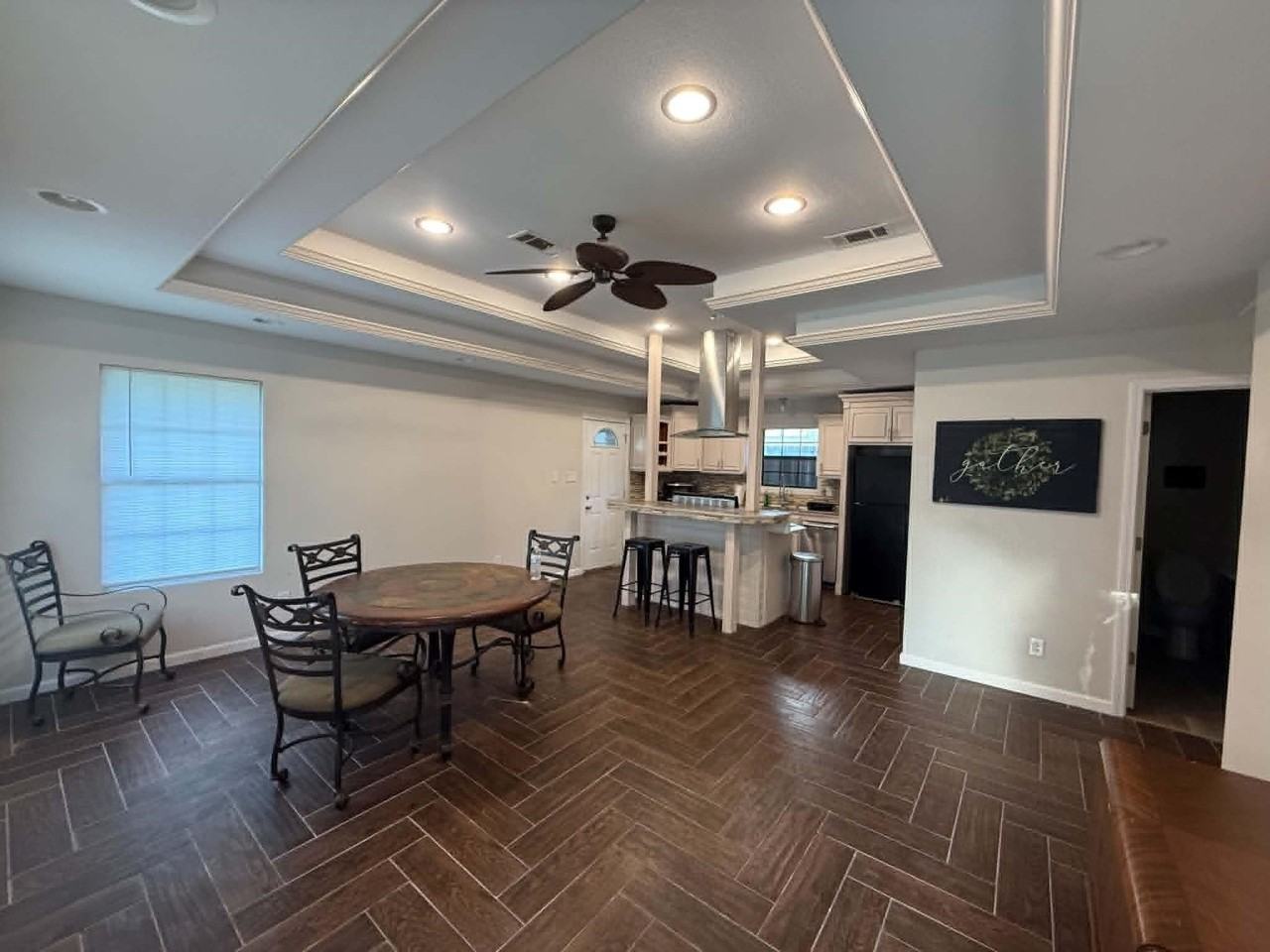 6124 Ray Ave - Photo 3 of 9