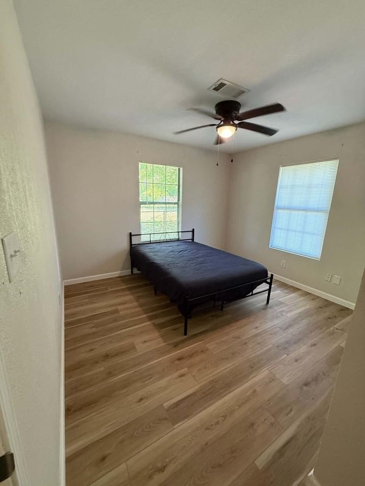6124 Ray Ave - Photo 6 of 9