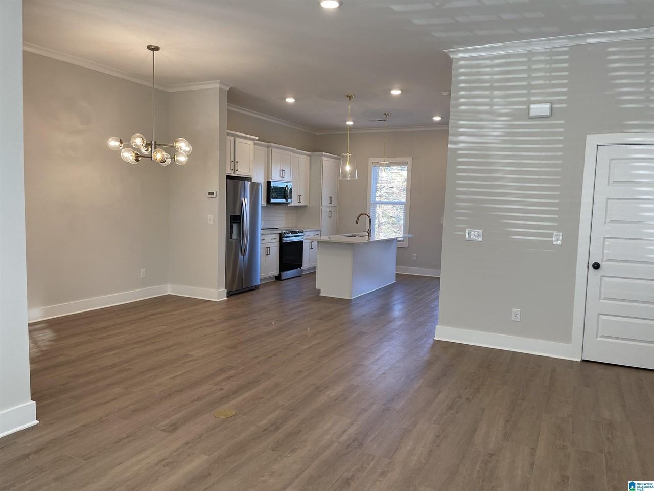4870 Silas Ave - Photo 3 of 27