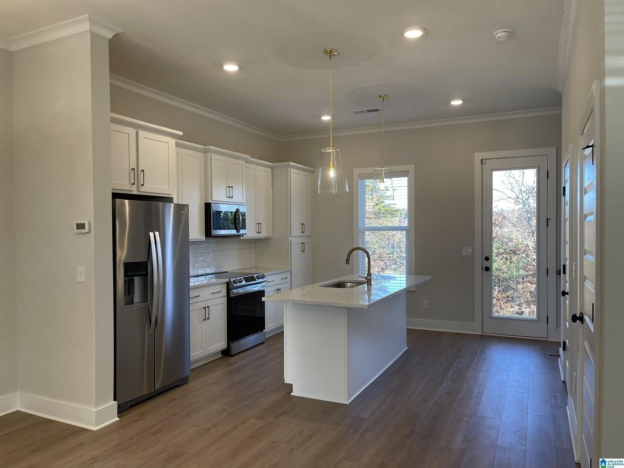 4870 Silas Ave - Photo 4 of 27