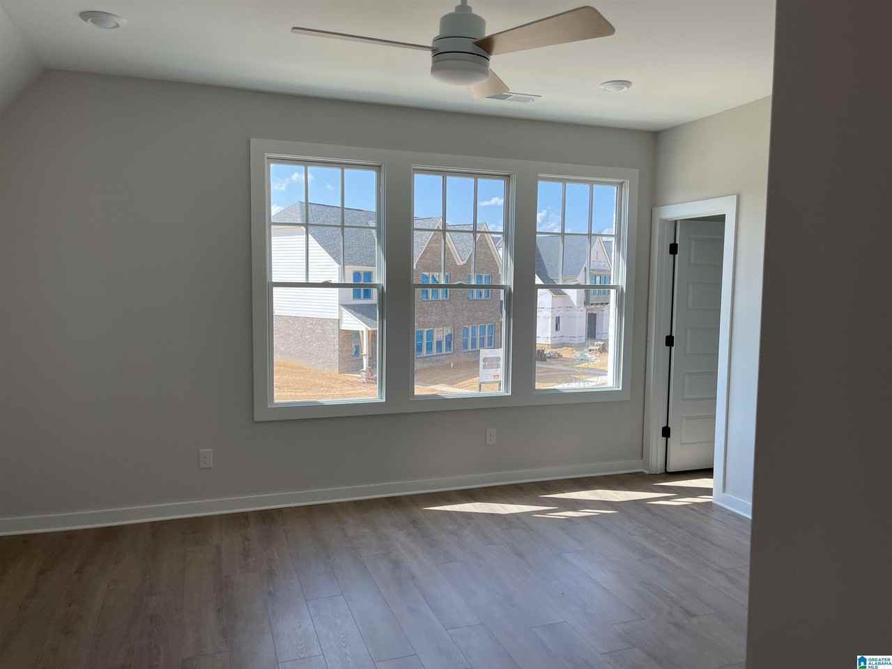 4870 Silas Ave - Photo 7 of 27