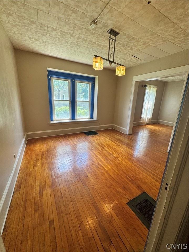 2331 Midland Ave - Photo 5 of 18