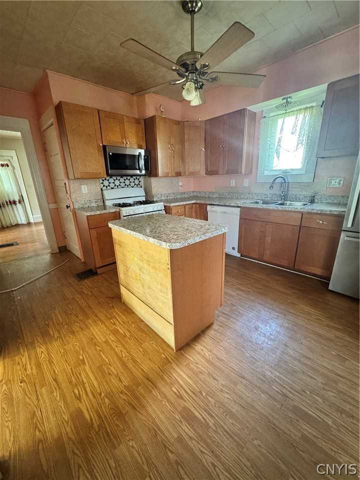 2331 Midland Ave - Photo 6 of 18
