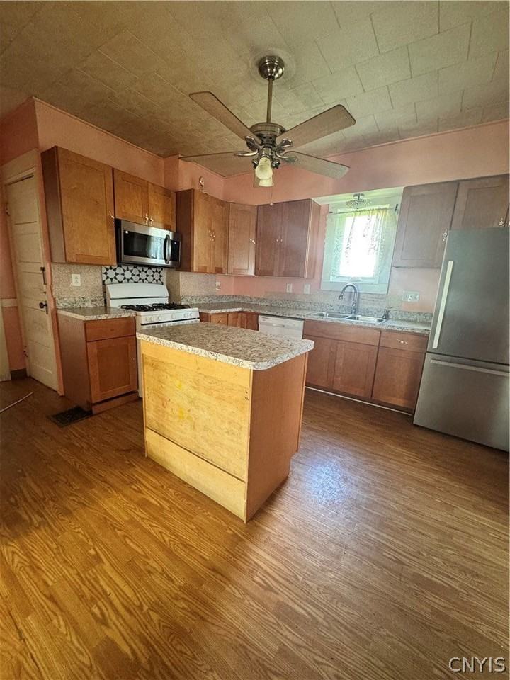 2331 Midland Ave - Photo 7 of 18
