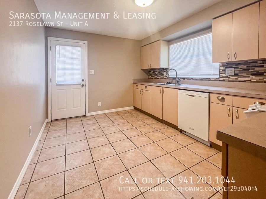 2137 Roselawn St #A - Photo 5 of 17