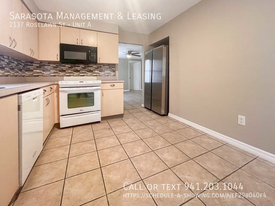2137 Roselawn St #A - Photo 7 of 17