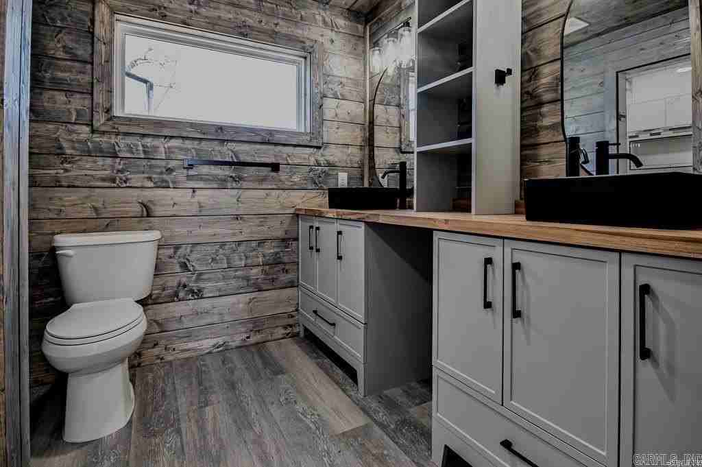 305 Reine St N - Photo 7 of 11