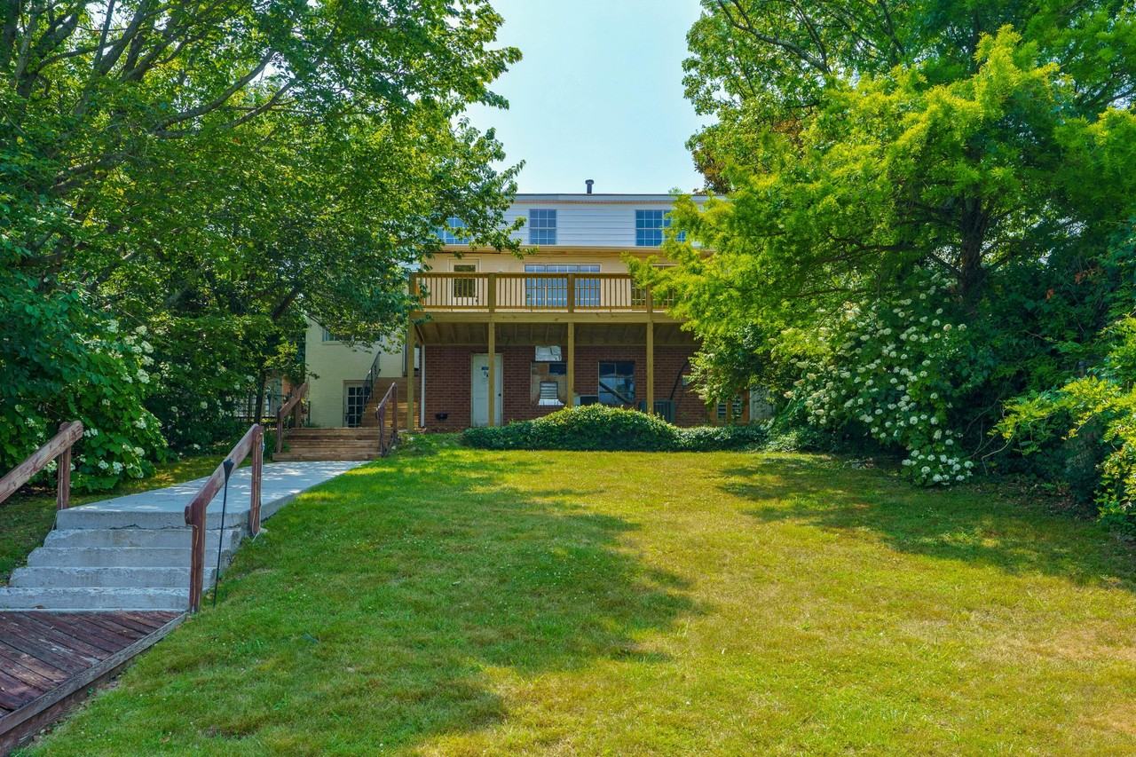 1003 E Brow Rd - Photo 3 of 40