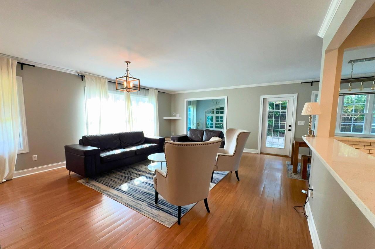 1 Fairhills Dr - Photo 4 of 17