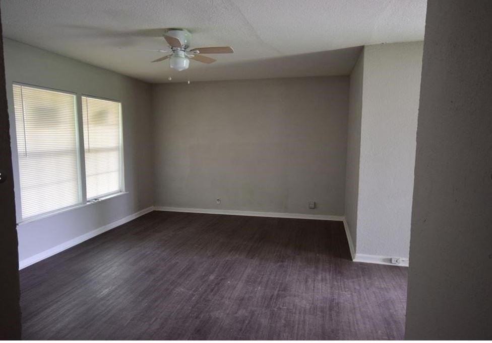 1606 Sycamore Pl - Photo 2 of 7