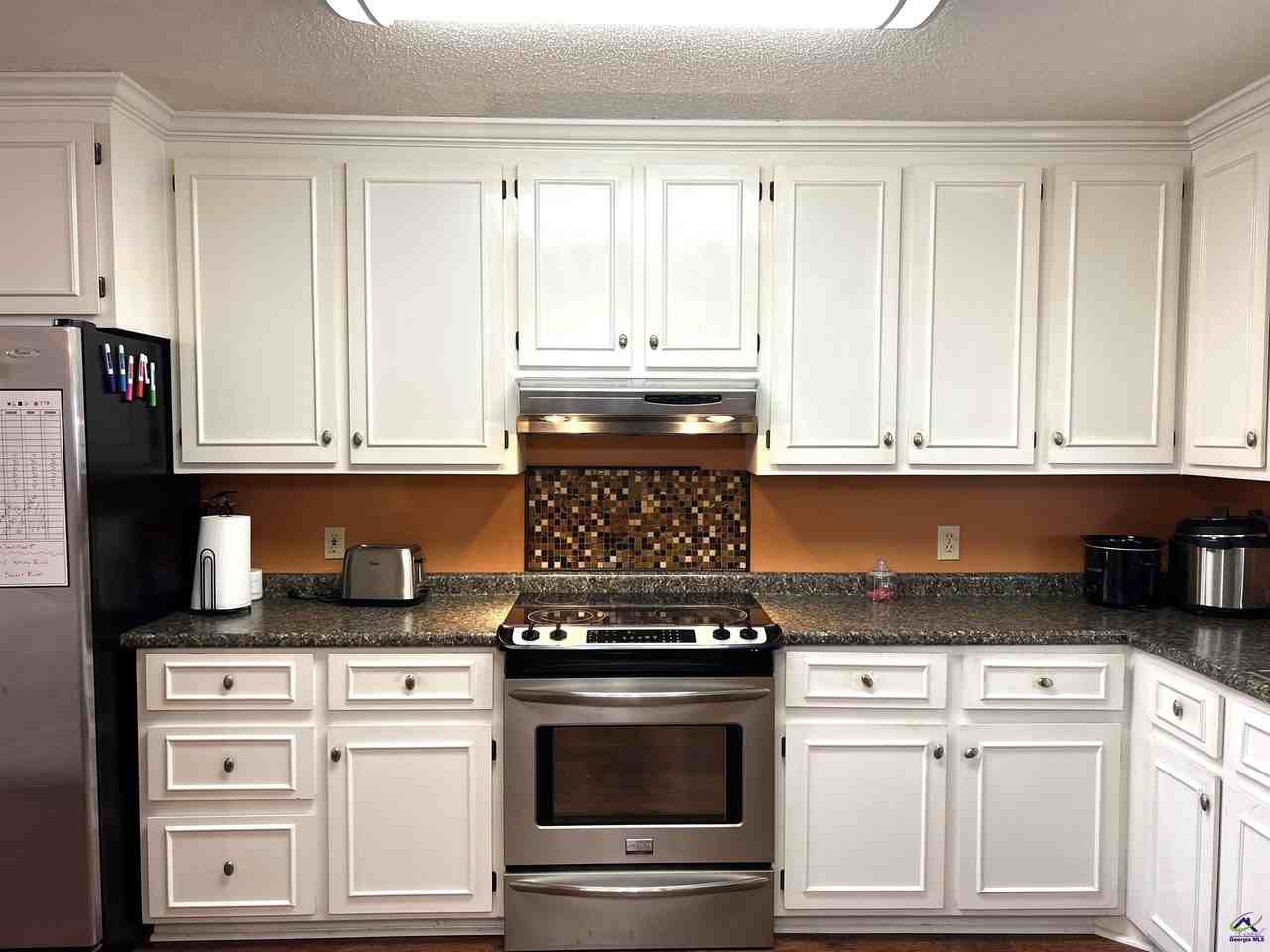 850 Parkview Ct - Photo 6 of 23