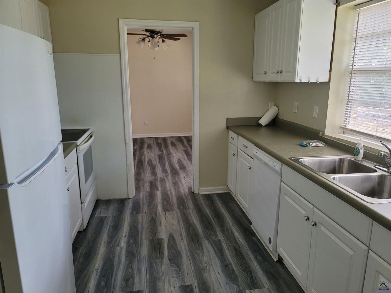 605 S Pleasant Hill Rd - Photo 4 of 14