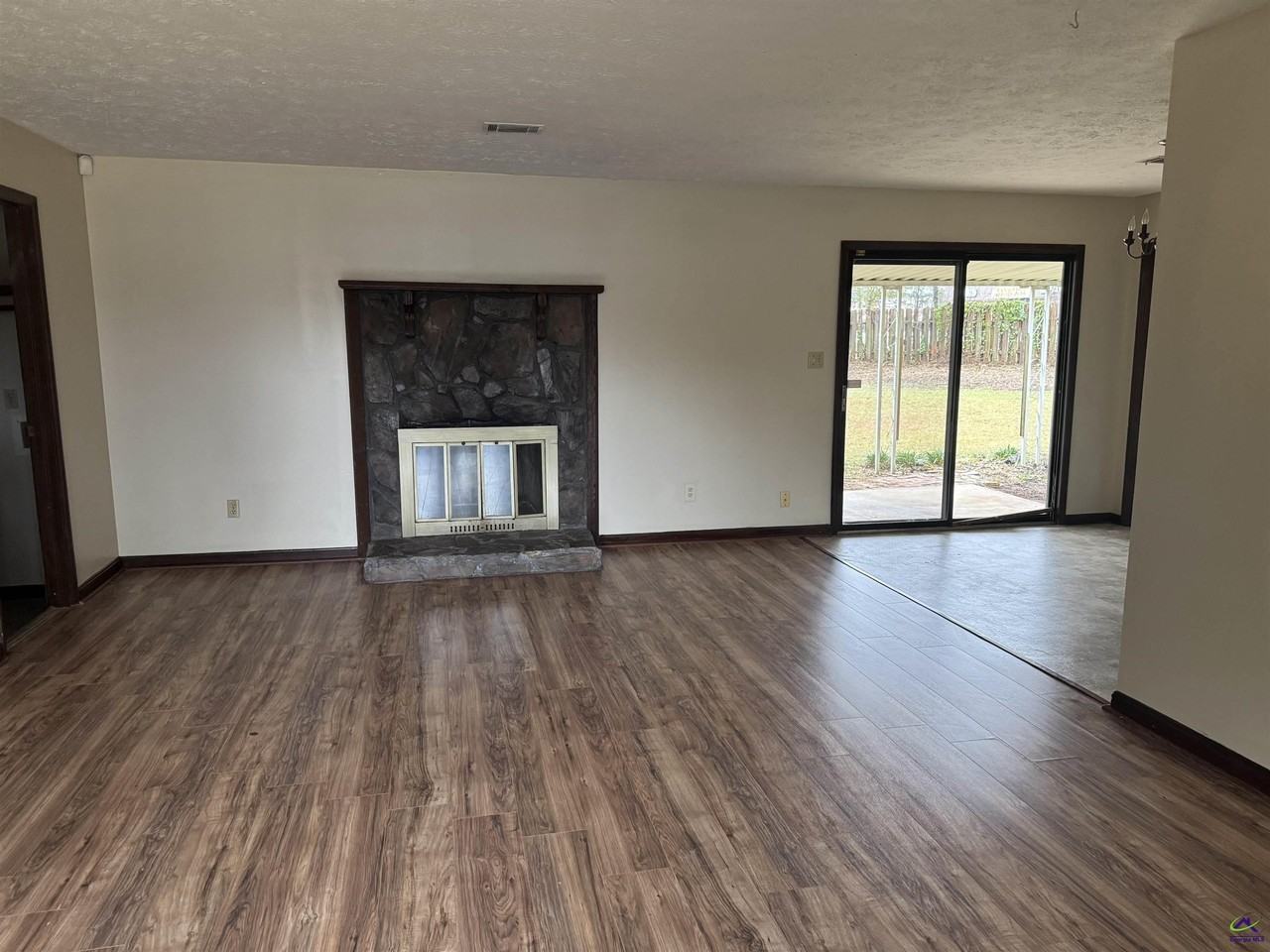 108 Renoir Ln - Photo 2 of 16