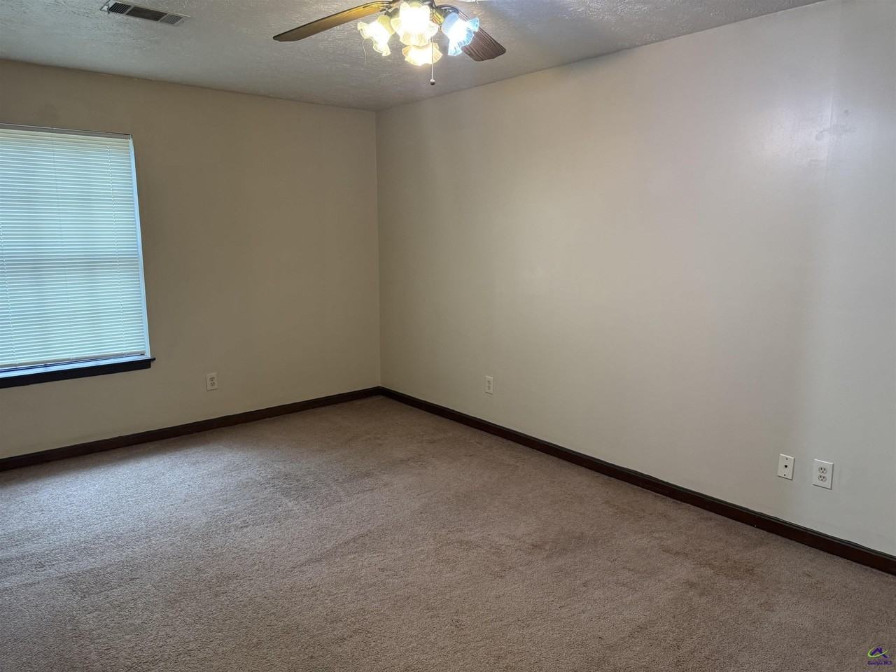 108 Renoir Ln - Photo 4 of 16